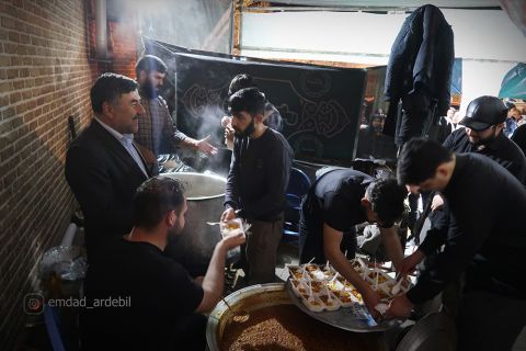 برپایی سفره افطاری ساده برای مددجویان اردبیلی در ضیافت رمضان1403/01/17