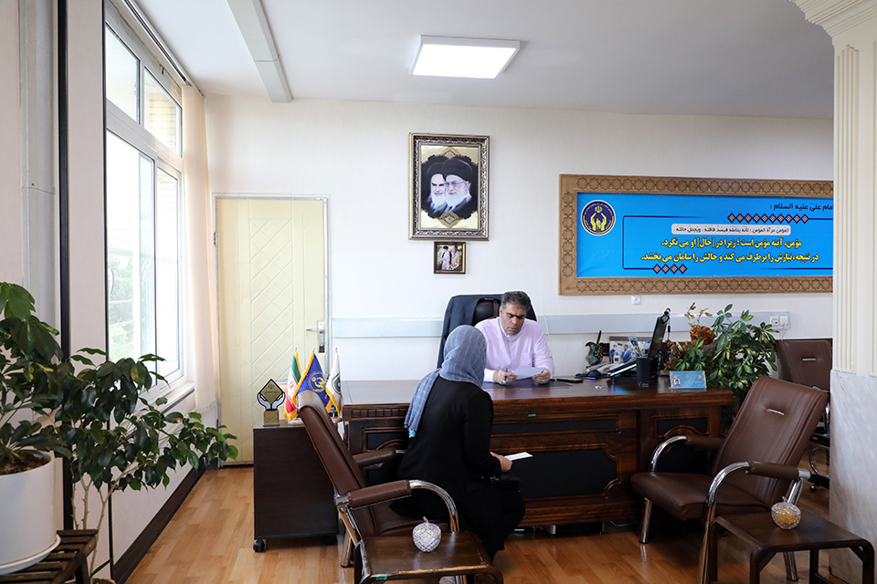 ملاقات عمومی مدیرکل کمیته امداد استان چهارمحال و بختیاری با مراجعه‌کنندگان