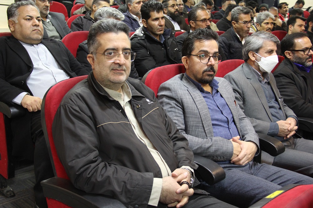 تجلیل از مدیرکل کمیته امداد سیستان و بلوچستان در جشنواره "کارمند تراز مکتب حاج قاسم"