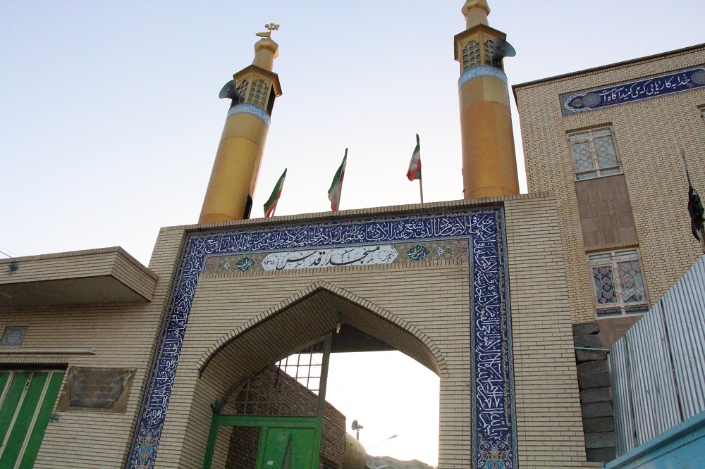 پاسخگویی مدیرکل کمیته امداد سیستان و بلوچستان به درخواستهای مردم حاشیه شهر
