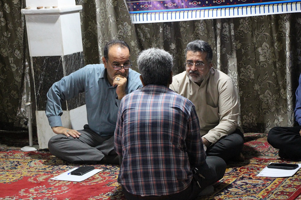 پاسخگویی مدیرکل کمیته امداد سیستان و بلوچستان به درخواستهای مردم حاشیه شهر