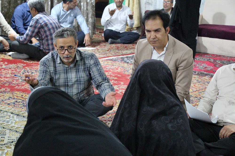پاسخگویی مدیرکل کمیته امداد سیستان و بلوچستان به درخواستهای مردم حاشیه شهر