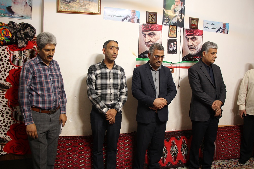 دیدار مدیرکل کمیته امداد سیستان و بلوچستان با خانواده شهید کریم‌کشته