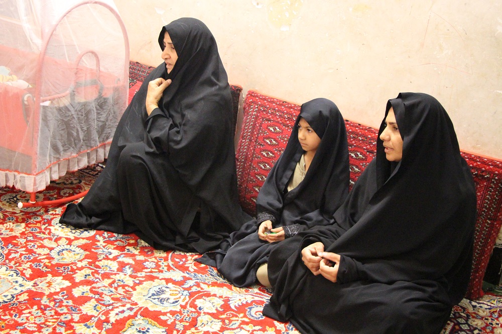 دیدار مدیرکل کمیته امداد سیستان و بلوچستان با خانواده شهید کریم‌کشته