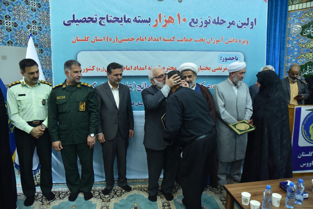 اولین مرحله توزیع مایحتاج تحصیلی در قالب ۱۰ هزار بسته در گنبد به روایت تصویر1404/06/12