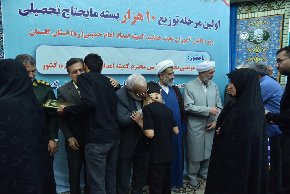 اولین مرحله توزیع مایحتاج تحصیلی در قالب ۱۰ هزار بسته در گنبد به روایت تصویر1404/06/12