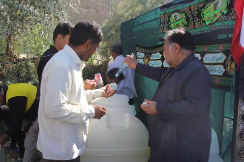 موکب کمیته امداد در مسیر پیاده‌روی جاماندگان اربعین زاهدان