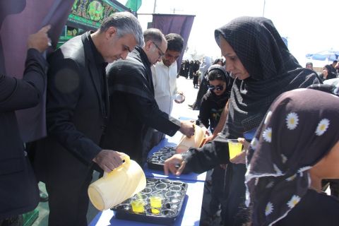 موکب کمیته امداد در مسیر پیاده‌روی جاماندگان اربعین زاهدان