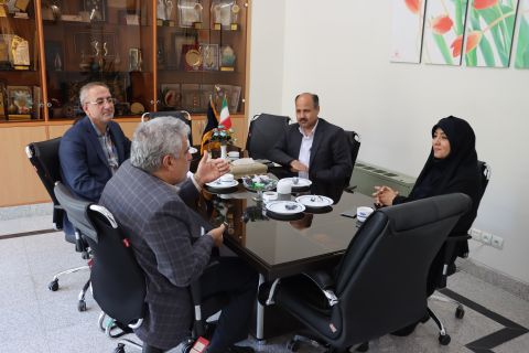دیدار مدیرکل کمیته امداد استان اصفهان با نماینده مردم مبارکه در مجلس شورای اسلامی 1403/06/10