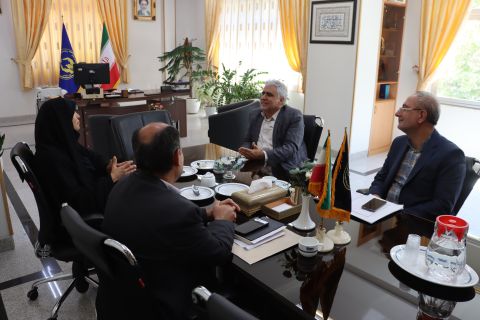 دیدار مدیرکل کمیته امداد استان اصفهان با نماینده مردم مبارکه در مجلس شورای اسلامی 1403/06/10