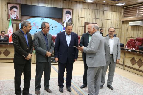 تجلیل از مدیران بانکهای مشارکت کننده در اشتغال زایی  مددجویان کمیته امداد ایلام با حضور استاندار