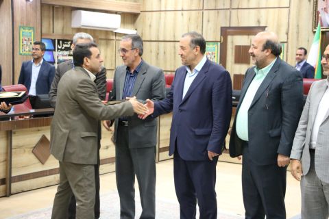 تجلیل از مدیران بانکهای مشارکت کننده در اشتغال زایی  مددجویان کمیته امداد ایلام با حضور استاندار