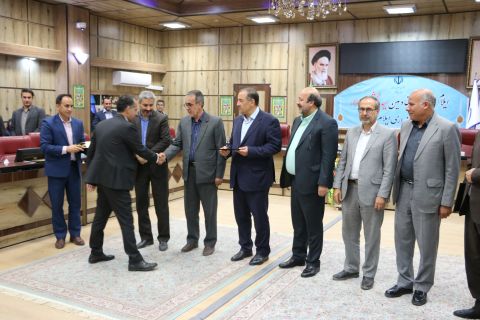 تجلیل از مدیران بانکهای مشارکت کننده در اشتغال زایی  مددجویان کمیته امداد ایلام با حضور استاندار