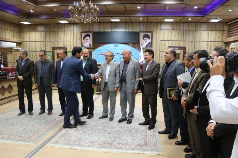 تجلیل از مدیران بانکهای مشارکت کننده در اشتغال زایی  مددجویان کمیته امداد ایلام با حضور استاندار