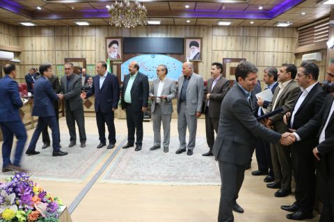 تجلیل از مدیران بانکهای مشارکت کننده در اشتغال زایی  مددجویان کمیته امداد ایلام با حضور استاندار