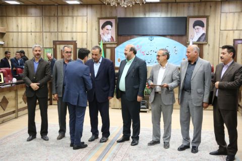 تجلیل از مدیران بانکهای مشارکت کننده در اشتغال زایی  مددجویان کمیته امداد ایلام با حضور استاندار