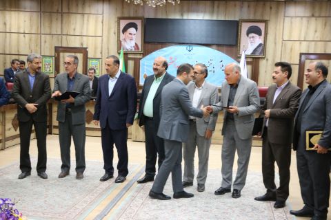 تجلیل از مدیران بانکهای مشارکت کننده در اشتغال زایی  مددجویان کمیته امداد ایلام با حضور استاندار