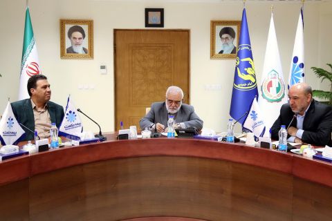  تفاهم‌نامه کمیته امداد، بیمه حکمت، گروه اقتصاد حکمت ایرانیان و شرکت مدیریت زنجیره دانش 6/27 1403/0