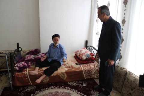 گزارش تصویری- سرکشی  از مددجویان سالمند ایلام به مناسبت روز سالمندان