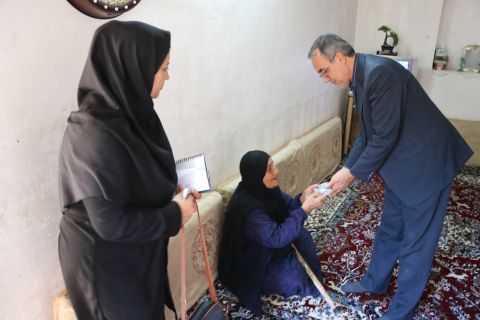 گزارش تصویری- سرکشی  از مددجویان سالمند ایلام به مناسبت روز سالمندان