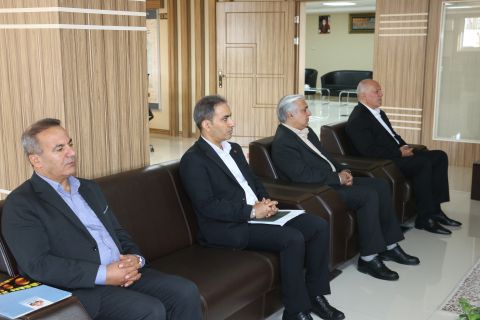 دیدار مدیرکل کمیته امداد استان اصفهان با مدیران شعب بانک های ملت، تجارت، توسعه تعاون و صادرات