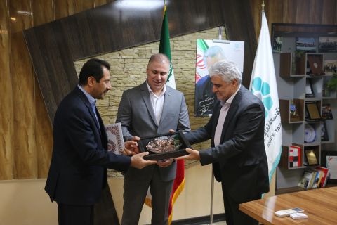 دیدار مدیرکل کمیته امداد استان اصفهان با مدیران شعب بانک های ملت، تجارت، توسعه تعاون و صادرات