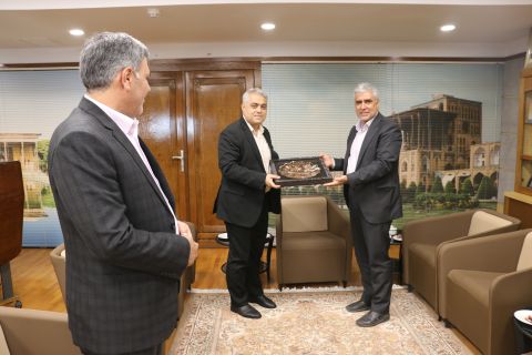 دیدار مدیرکل کمیته امداد استان اصفهان با مدیران شعب بانک های ملت، تجارت، توسعه تعاون و صادرات