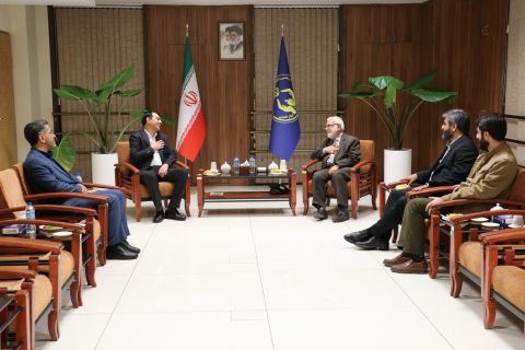 دیدار رئیس کمیته امداد با نماینده آباده در مجلس شورای اسلامی 1403/08/22