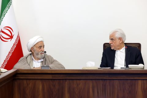 دیدار اعضای «شورای مركزی زكات» با معاون اول رئيس‌جمهور  1403/12/21