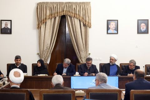 دیدار اعضای «شورای مركزی زكات» با معاون اول رئيس‌جمهور  1403/12/21