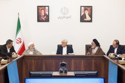 دیدار اعضای «شورای مركزی زكات» با معاون اول رئيس‌جمهور  1403/12/21