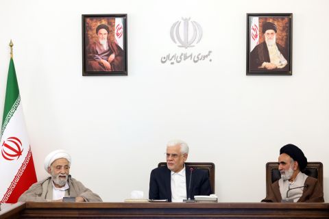 دیدار اعضای «شورای مركزی زكات» با معاون اول رئيس‌جمهور  1403/12/21