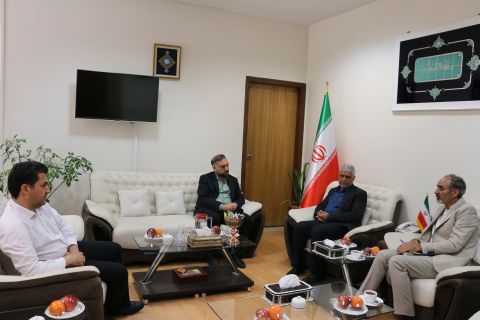 دیدار مدیرکل و معاون توسعه مشارکت های مردمی کمیته امداداستان اصفهان با مدیران سایر سازمان ها 04/02/8