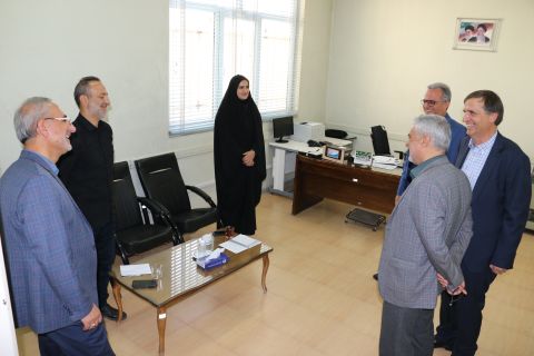 بازدید مدیرکل کمیته امداد استان اصفهان از روند فعالیت های این نهاد در اداره میمه 1404/02/23