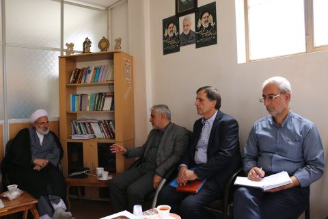 بازدید مدیرکل کمیته امداد استان اصفهان از روند فعالیت های این نهاد در اداره میمه 1404/02/23