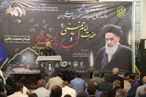 امام خمینی (ره) شخصیتی بی نظیر و تاریخ ساز بود .