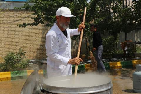 گزارش تصویری+ امدادگران کمیته امداد خراسان شمالی با پخت 1000 پرس غذا معنای همدلی را به تصویر کشیدند