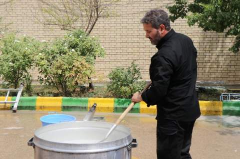گزارش تصویری+ امدادگران کمیته امداد خراسان شمالی با پخت 1000 پرس غذا معنای همدلی را به تصویر کشیدند