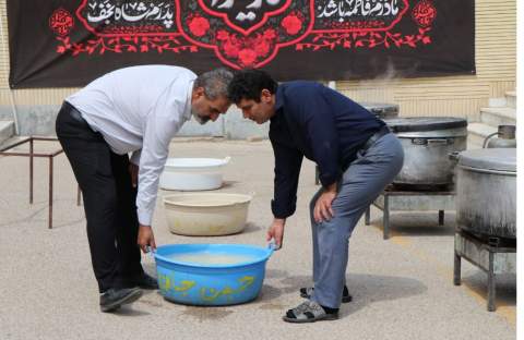 گزارش تصویری+ امدادگران کمیته امداد خراسان شمالی با پخت 1000 پرس غذا معنای همدلی را به تصویر کشیدند