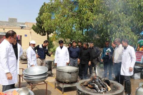 گزارش تصویری+ امدادگران کمیته امداد خراسان شمالی با پخت 1000 پرس غذا معنای همدلی را به تصویر کشیدند