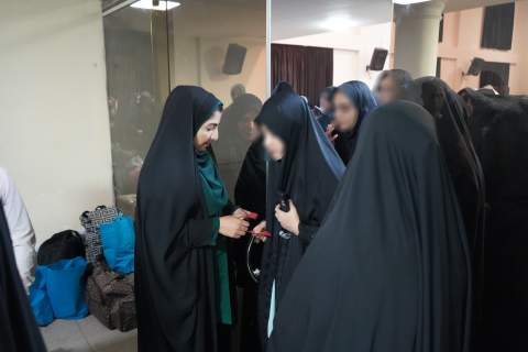 اعزام بیش از ۲۴۰ نفر از دختران تحت حمایت کمیته امداد استان اصفهان به مشهد مقدس (1404/07/17)