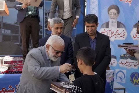 مراسم واگذاری مجتمع 32 واحدی "ولایت" همدان با حضور رئیس کمیته امداد 1402/04/14