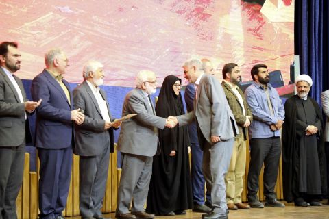 مراسم تجلیل از دانش‌آموزان پذیرفته شده در مدارس (سمپاد) و نمونه دولتی - مشهد مقدس  1403/06/16
