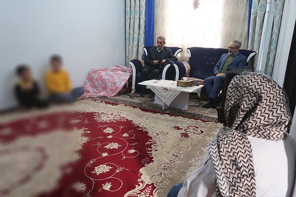 دیدار مدیرکل کمیته امداد استان اردبیل با خانواده شهید اهل تسنن