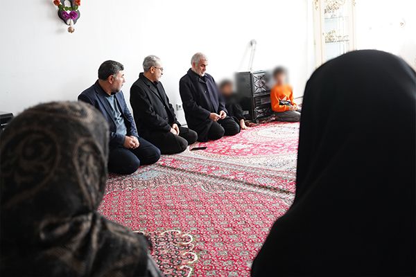 دیدار و دلجویی نایب‌رئیس مجلس شورای اسلامی از ایتام اردبیلی