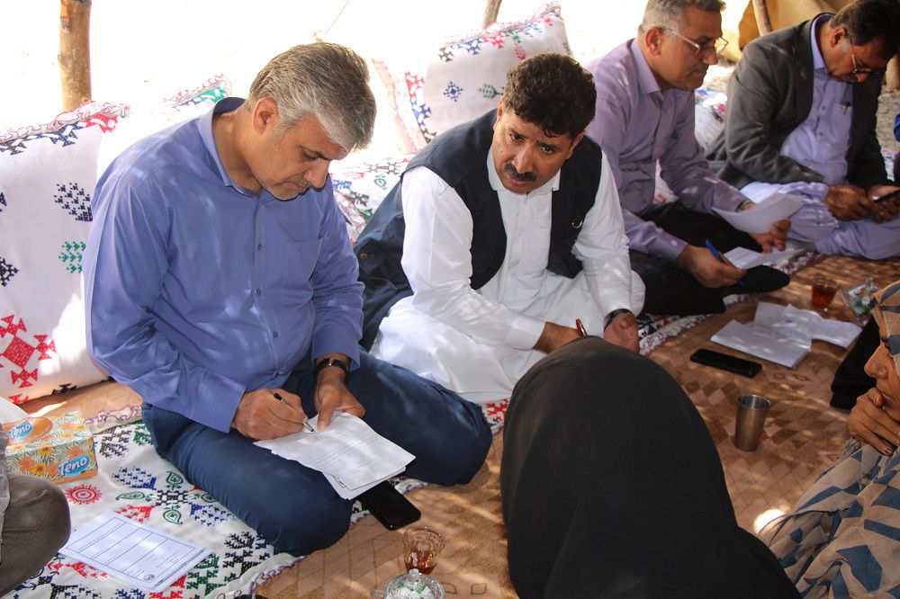 برپایی میز خدمت در روستای کله‌شهتوت تفتان