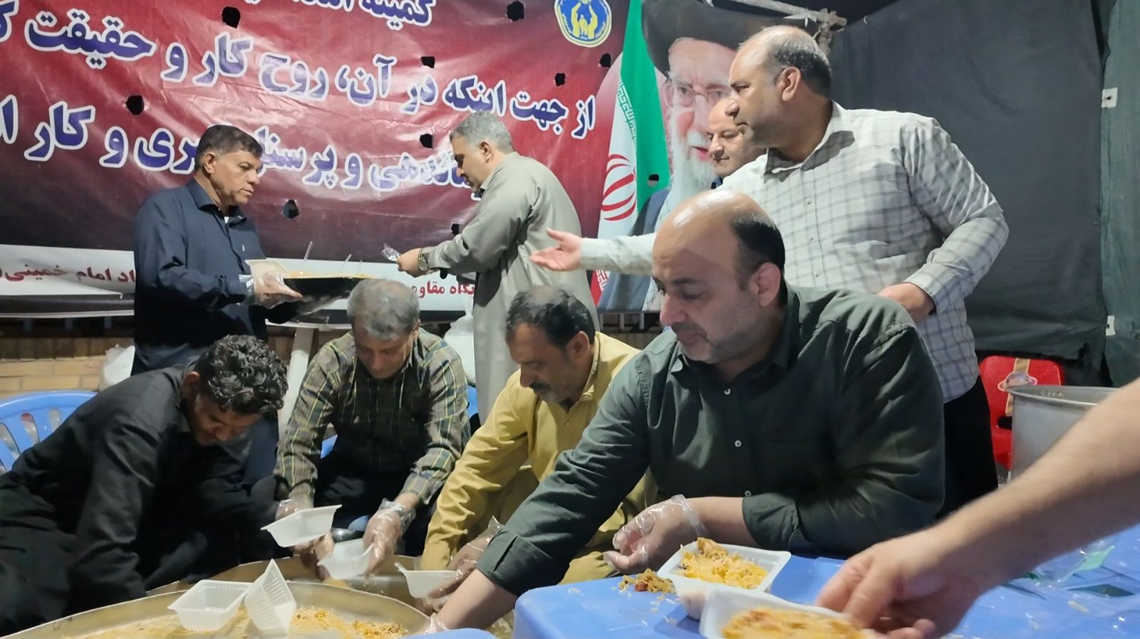 توزیع 2 هزار پرس غذای گرم در موکب «شهدای کمیته امداد» زاهدان
