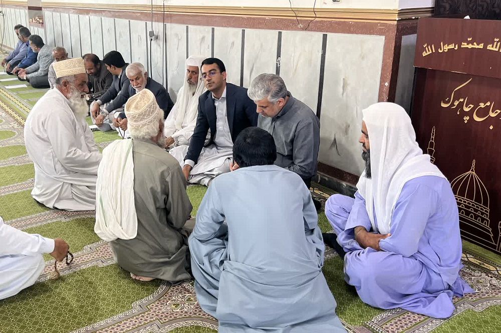 برپایی میز خدمت کمیته امداد در مسجد جامع مهرستان