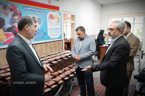 گزارش تصویری توزیع گوشت قربانی میان نیازمندان با حضور رئیس‌کل دادگستری اردبیل1405/03/05