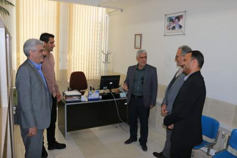 مدیرکل کمیته امداد استان اصفهان با خانواده شهدای شهرستان جرقویه 